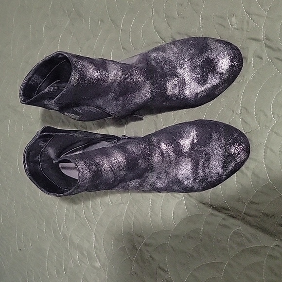 Black and Silver Boots - Picture 1 of 3
